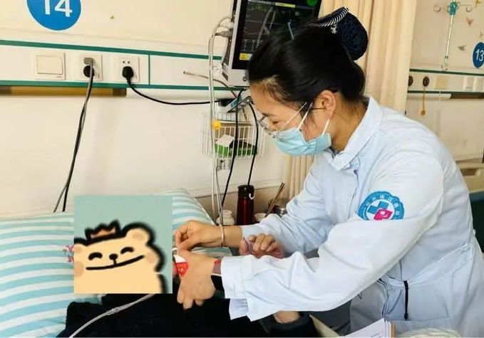 交班本未合 關(guān)懷已送達(dá)——交接間隙暖心助飲獲點(diǎn)贊